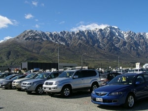 クイーンズタウン空港レンタカー駐車場